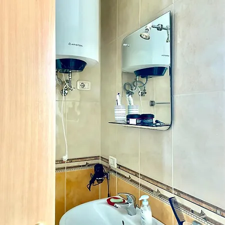 Easy Peasy - 9th Floor View Downtown Apartment *